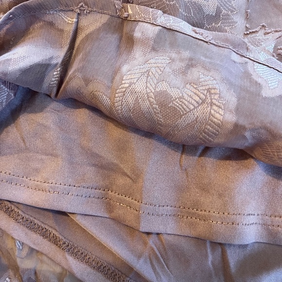 Blouse with appliqué flowers - Picture 6 of 7